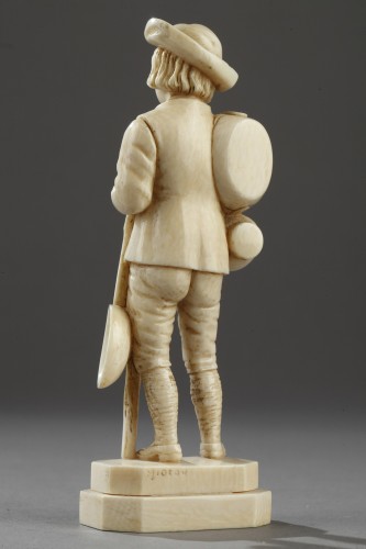 XXe siècle - Suite de six statuettes en ivoire "métiers de rue" Signé MIGEON