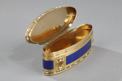 Antiquités - Tabatière en or et émail bleu - XVIIIe siècle