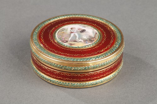 Bonbonnière, or candy box, in intricately patterned gold and, ruby-red enamel - Objects of Vertu Style Louis XVI