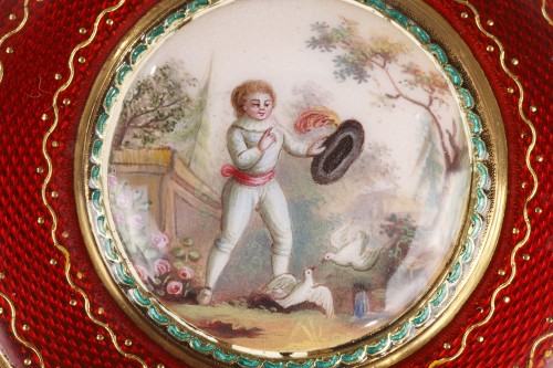 18th century - Bonbonnière, or candy box, in intricately patterned gold and, ruby-red enamel