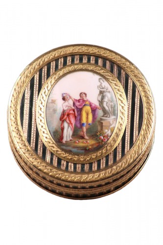Boite en or, émail, écaille et vernis époque Louis XV