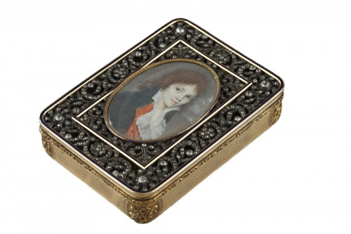 Tabatière à portrait, en or et pierres du Rhin