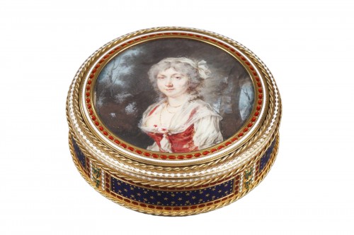 Gold and enamel bonbonniere with miniature on ivory