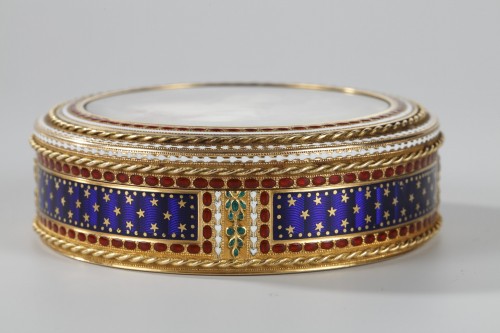 Gold and enamel bonbonniere with miniature on ivory - 