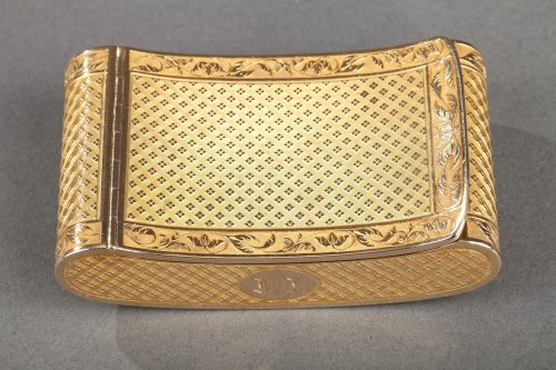 Early 19th Century curved snuff box - Objects of Vertu Style Restauration - Charles X