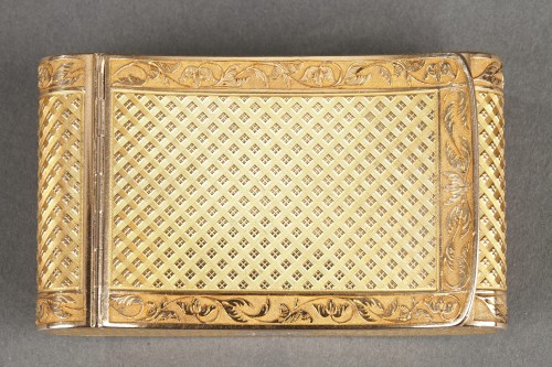 Antiquités - Early 19th Century curved snuff box