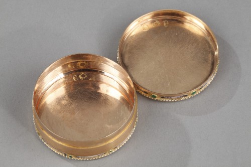 18th century - Gold and enamel 18th century circular box. 