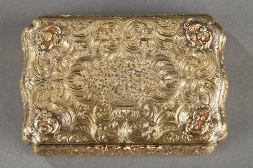 Objets de Vitrine Coffret & Nécessaire - Grande boite en or ciselée, Jacques Charles Colin, milieu du XIXème siècle.