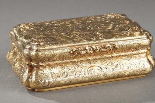 Restauration - Charles X - Grande boite en or ciselée, Jacques Charles Colin, milieu du XIXème siècle.
