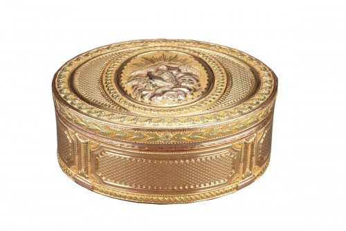 Gold snuffbox