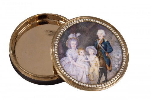 Boîte en écaille, or et miniature sur ivoire signée morel