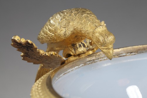 XIXe siècle - Coupe en opaline, monture bronze doré