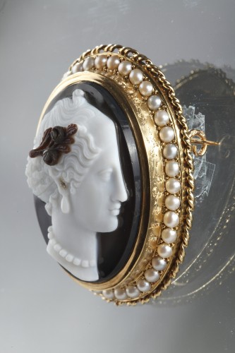 Camée sur agate, or et demi perles - Ouaiss Antiquités