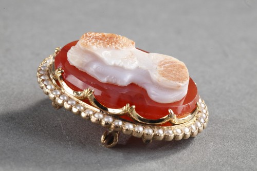 Bijouterie, Joaillerie Broche - Camée sur agate, monture or et demi perles