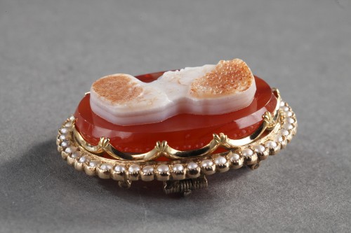 Camée sur agate, monture or et demi perles - Ouaiss Antiquités
