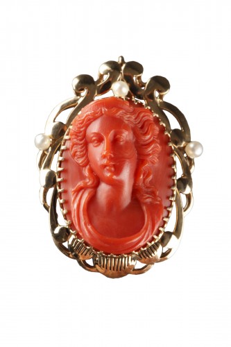 Broche et pendentif or et corail vers 1860