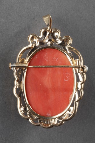 19th century Gold and Coral Brooch Pendant  - 