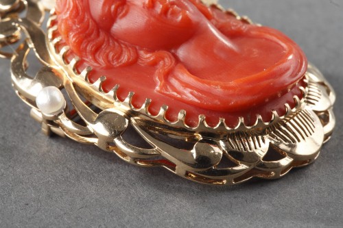 19th century - 19th century Gold and Coral Brooch Pendant 