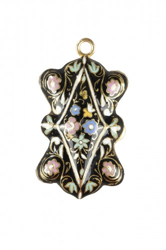 Multi-lobed, gold vinaigrette with black enamel