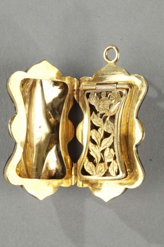 Antiquités - Multi-lobed, gold vinaigrette with black enamel