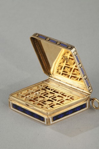 Diamond-shaped vinaigrette with enameled gold and bordered with pearls - Directoire