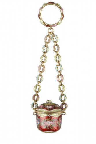 An early 19th century gold and enamel vinaigrette, chain, and ring