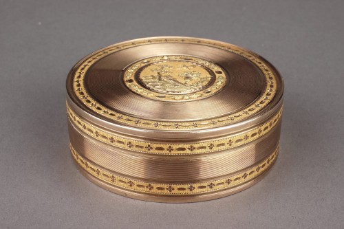 Objects of Vertu  - Large gold candy box 18th Century