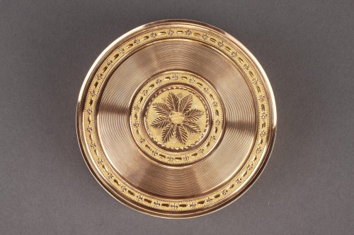 Antiquités - Boite en or et écaille XVIIIe siècle