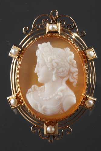 Pendentif broche en or, perles et camée sur agate - Bijouterie, Joaillerie Style Napoléon III