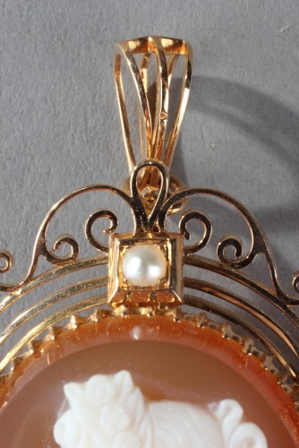 Antiquités - Pendentif broche en or, perles et camée sur agate