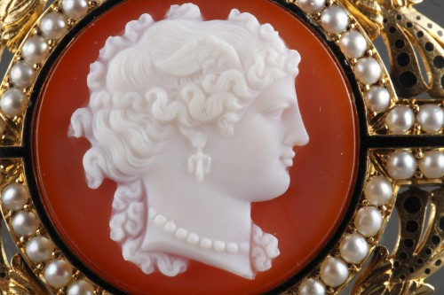 Antique Jewellery  - Camée sur agat  Broche or