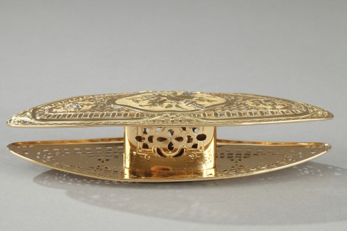 Objects of Vertu  - A Louis XV gold knotting shuttle