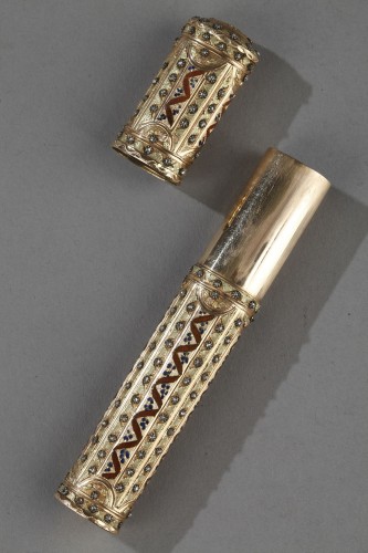 Etui à cire en or, émail et diamants. XVIIIe siècle - Ouaiss Antiquités
