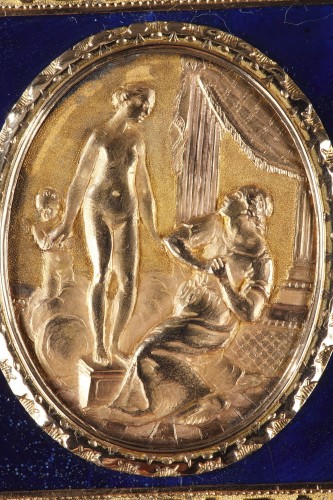 XVIIIe siècle - Nécessaire Louis XV en or et émail Circa 1771
