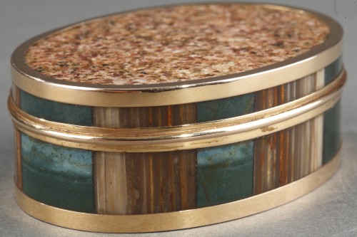 XVIIIe siècle - Tabatière or, agate, pierres dures circa 1790