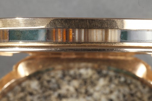 Antiquités - Tabatière or, agate, pierres dures circa 1790