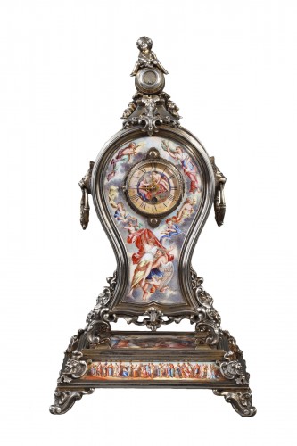 Pendulette de bureau en argent et émail, travail viennois du XIXe siècle