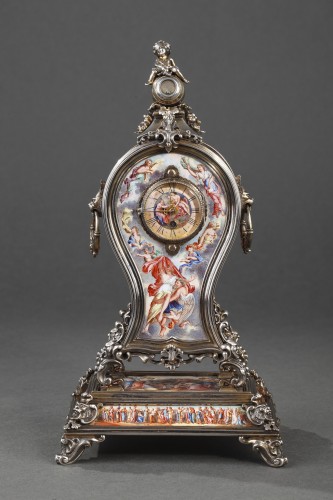 Pendulette de bureau en argent et émail, travail viennois du XIXe siècle - Horlogerie Style Napoléon III