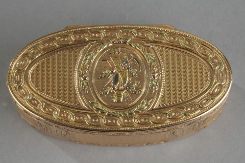 Objects of Vertu  - Louis XVI Gold snuff box. 1780