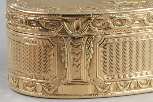 Antiquités - Louis XVI Gold snuff box. 1780. 