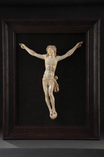 A 18th century carved ivory figure of the crucified christ  - Religious Antiques Style Louis XVI