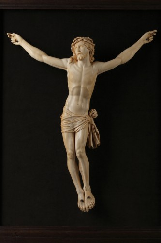 A 18th century carved ivory figure of the crucified christ  - 