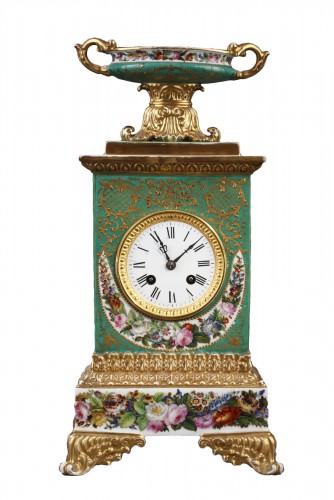 Mid-19th century French mantle clock in porcelaine