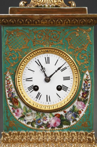 Horlogerie Pendule - Pendule Borne en porcelaine, milieu du XIXe siècle