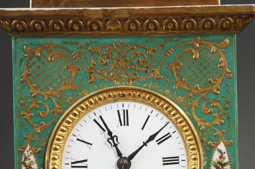 XIXe siècle - Pendule Borne en porcelaine, milieu du XIXe siècle