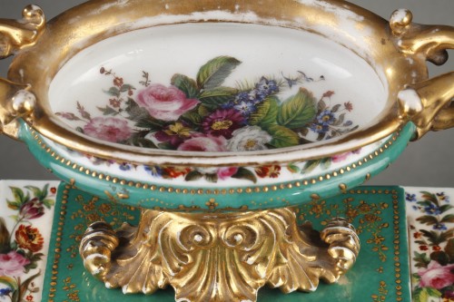 Antiquités - Pendule Borne en porcelaine, milieu du XIXe siècle