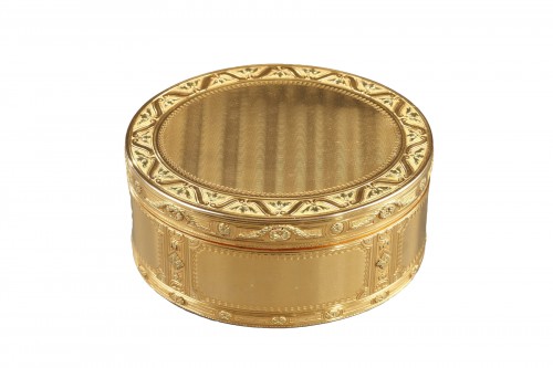 Louis XV important gold secret box.