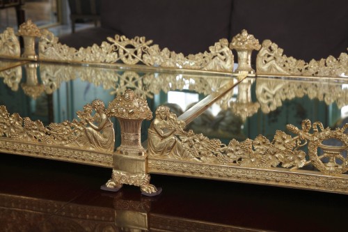 Antiquités - Important surtout en bronze doré en quatre parties Circa 1820