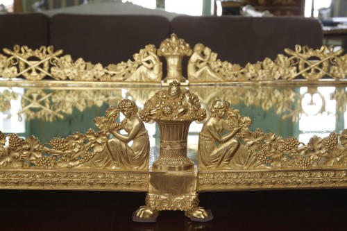Antiquités - Important surtout en bronze doré en quatre parties Circa 1820