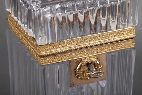 Cut-crystal casket with a  &quot;bamboo&quot; cut - 